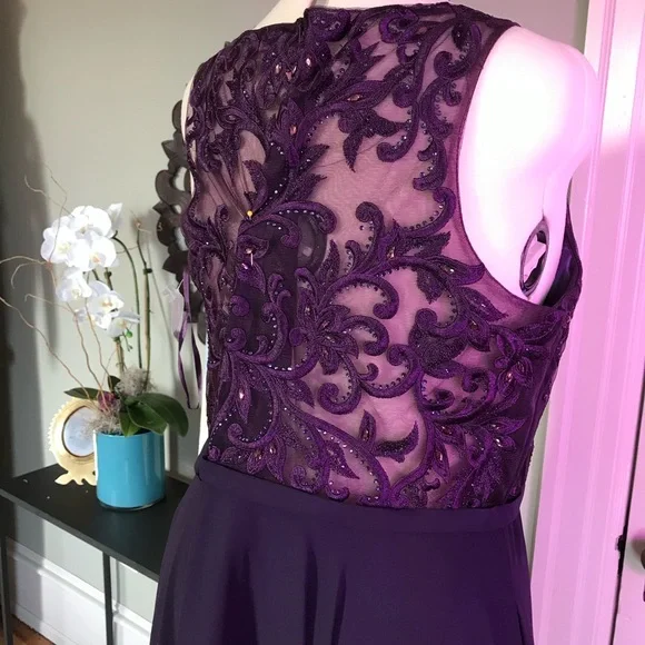 Purple illusion gown with sweetheart neckline - Picture 2 of 10